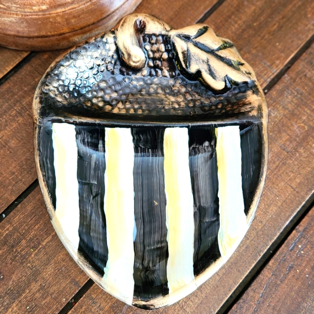 Beautiful Fall acorn, black & white trinket dish!